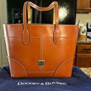 NWOT Dooney & Bourke 100% leather small tote